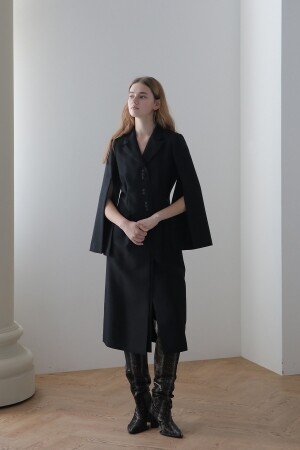 까이에 트임 소매 단추 포인트 롱 코트_블랙 CAHIERS